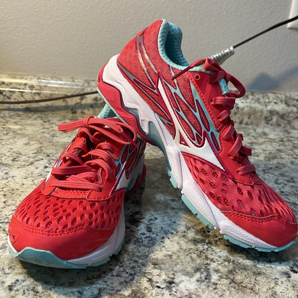 Mizuno Wave Catalyst 2 Sneakers - Picture 3 of 9